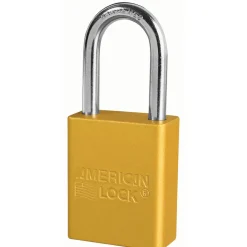 Outlet Master Lock Solid Body Padlock